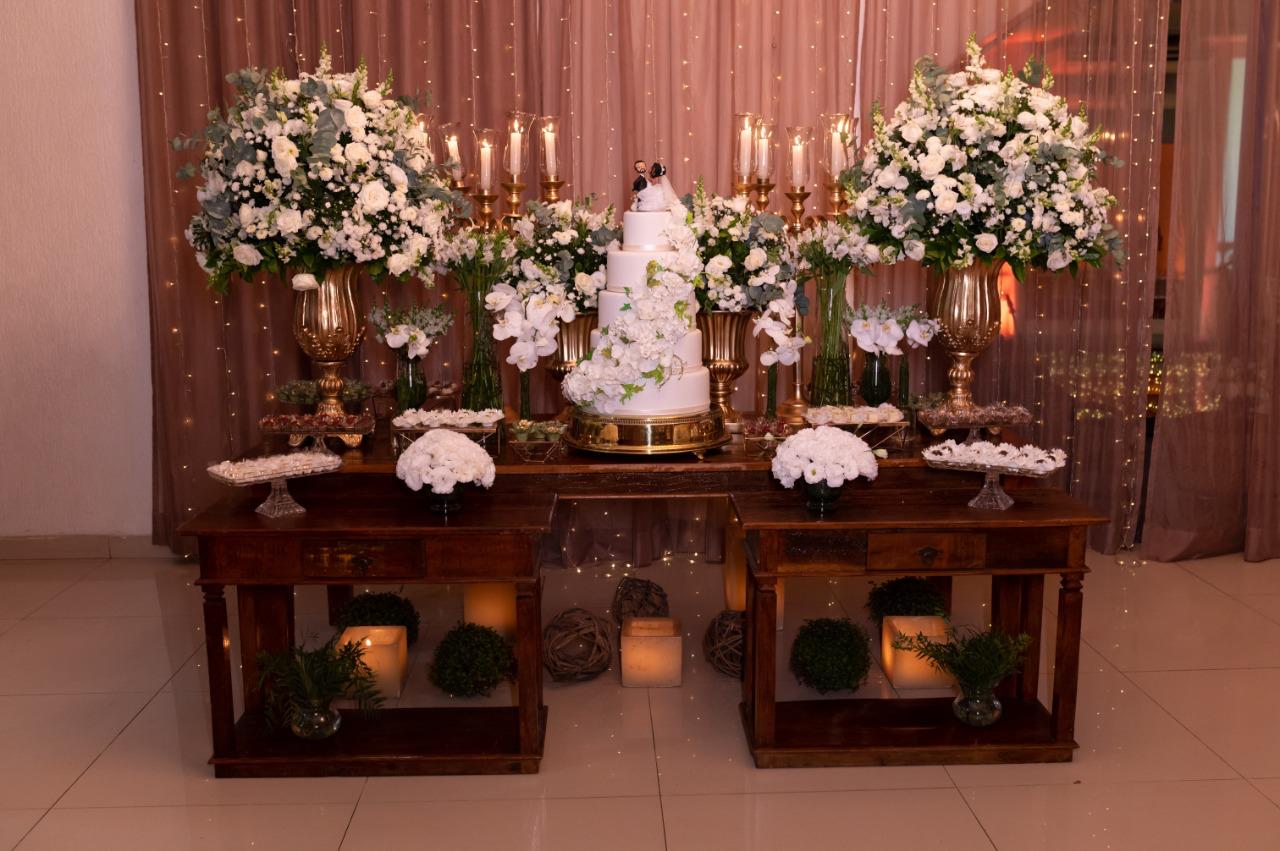 Decoração Casamento Clássico com Flores Brancas