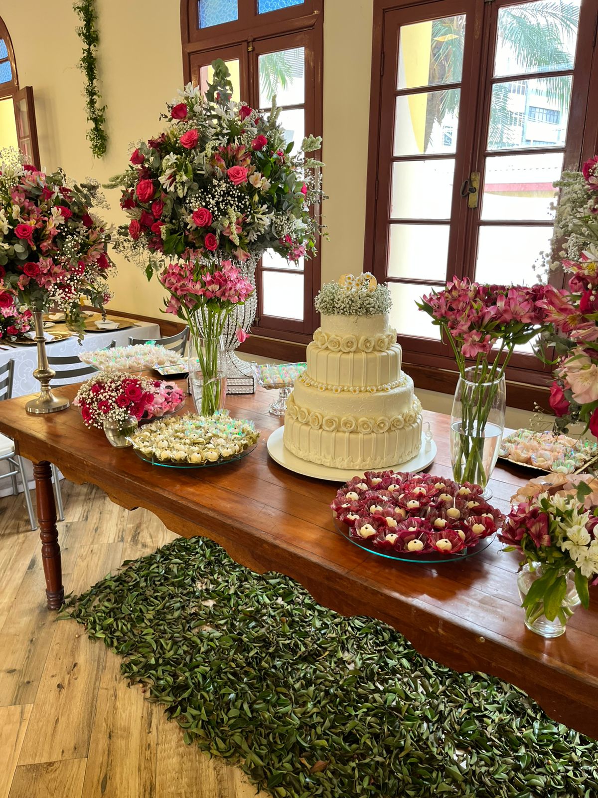 Mesa de doces de casamento panorâmica