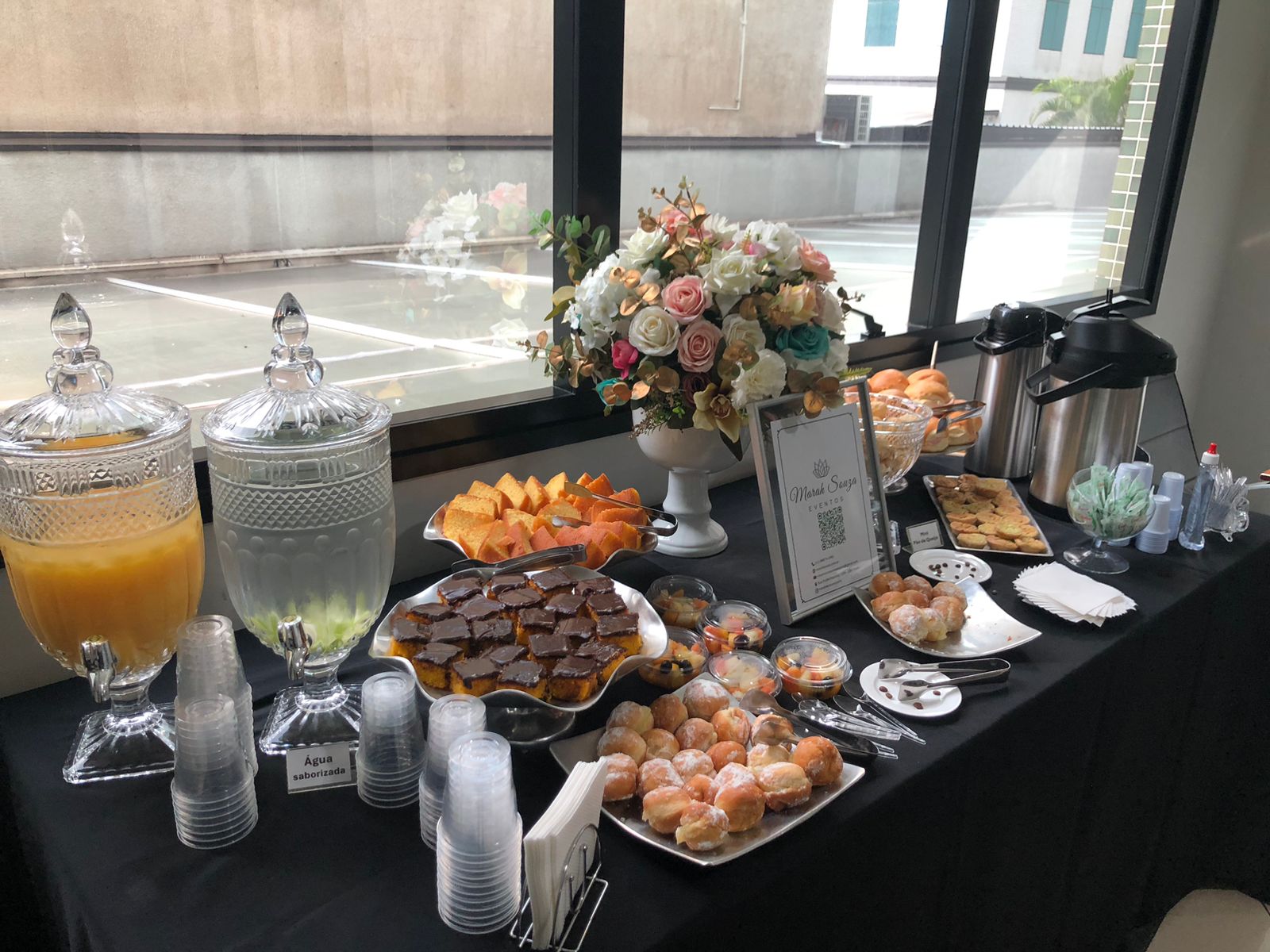 Mesa de Coffee Break elegante